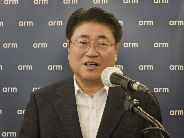 황선욱 Arm코리아 사장이 발표하고 있다.