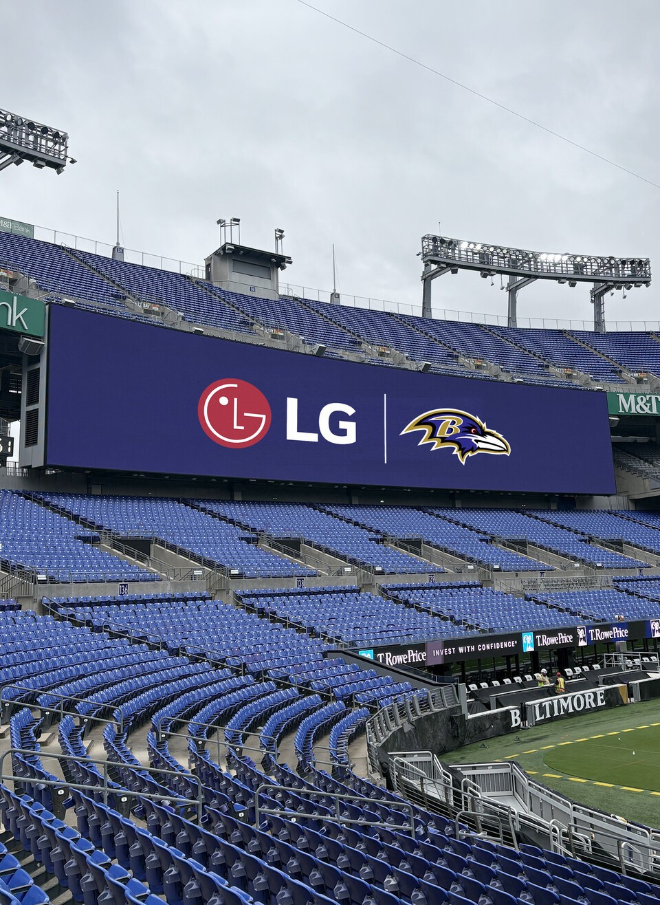 LG전자, 美 NFL 볼티모어 레이븐스 홈구장에 디지털 사이니지 공급