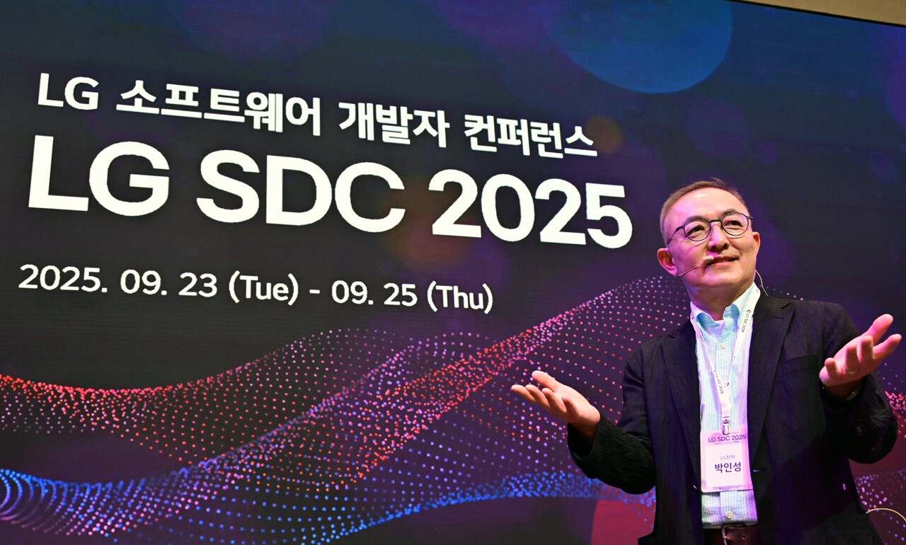 LG전자 CTO부문 박인성 SW센터장이 발표를 하고 있다.