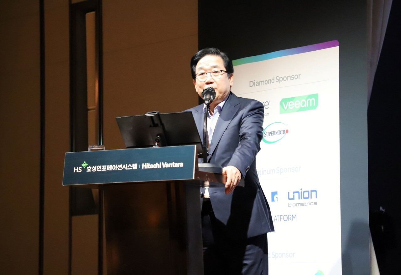 양정규 HS효성인포메이션시스템 대표가 9월 23일 부산 롯데호텔에서 진행된 ‘데이터센터 현대화 컨퍼런스 2025’에서 환영사를 하고 있다.