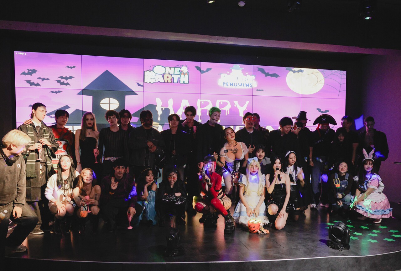 위플 갤러리, 펏지 펭귄과 함께한 할로윈 이벤트 성황리 종료