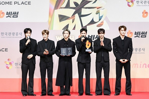 ‘2025 SBS 가요대전 with 빗썸’ 스페셜 투표 1위 라이즈, 빗썸 블랙 프리미엄 획득