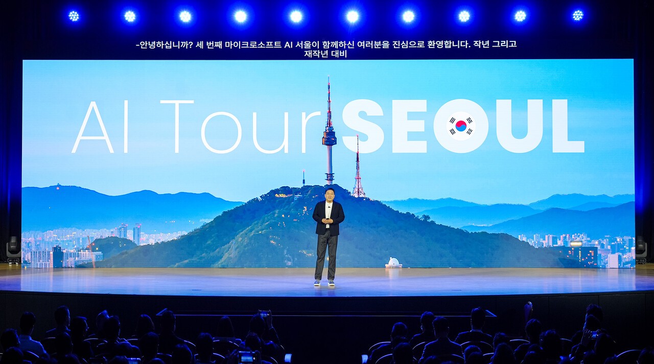 조원우 한국마이크로소프트 대표가 기조연설을 하고 있다.