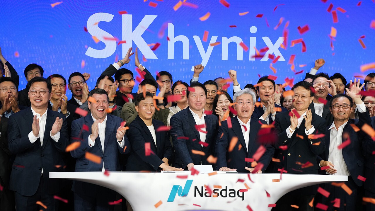 '나스닥 입성' SK하이닉스 "기술 리더십 증명…AI 있는 모든 곳에 함께 할 것"